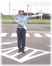 愛媛県警察 手信号及び灯火による信号の種類と意味